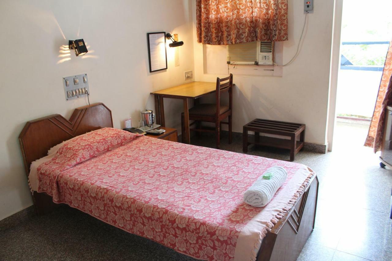 Ywca International Centre Hotel Мумбай Екстериор снимка