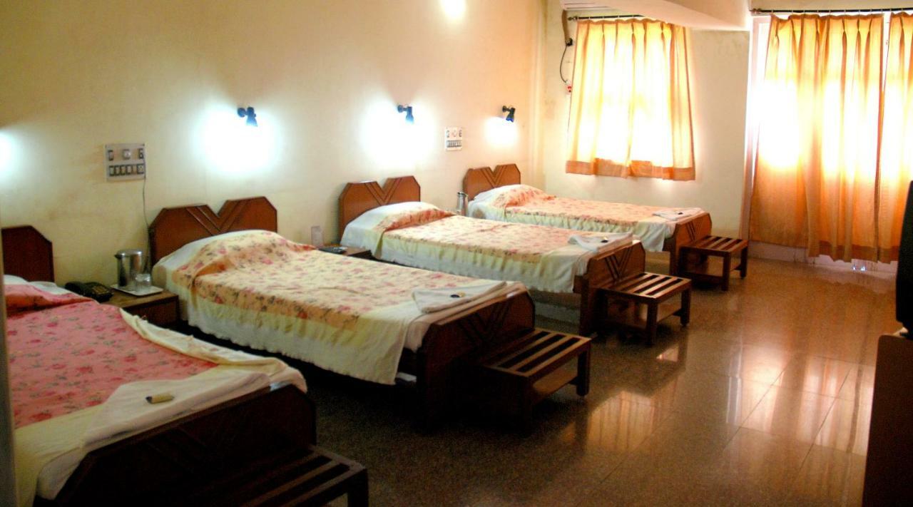 Ywca International Centre Hotel Мумбай Екстериор снимка